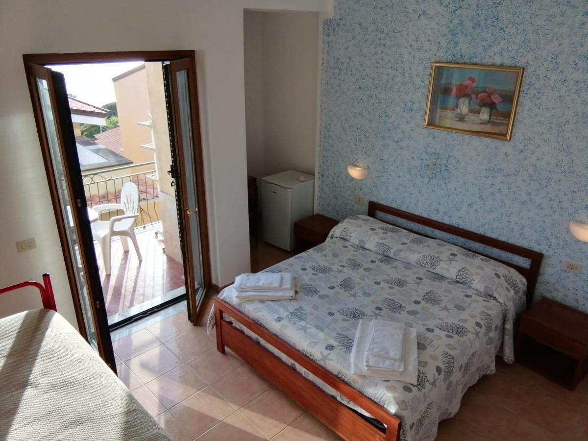 Hotel Parigino Palinuro Exteriér fotografie